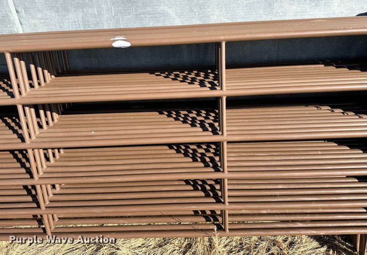 image for item LT9472 (21) Priefert livestock panels