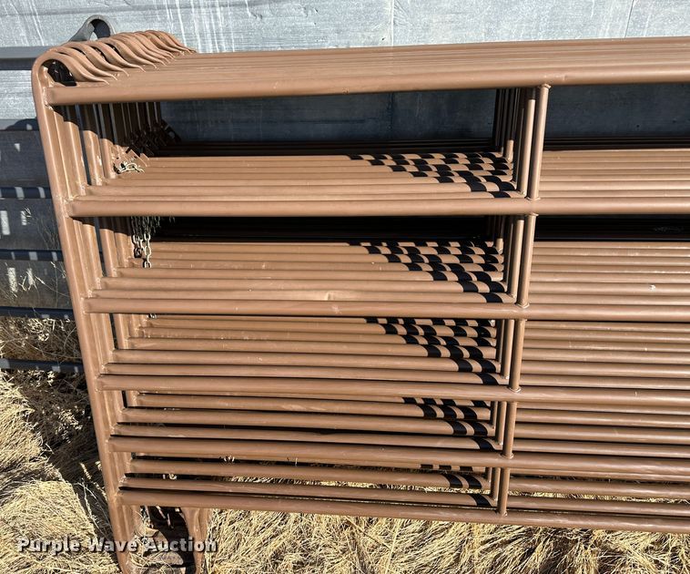 image for item LT9472 (21) Priefert livestock panels