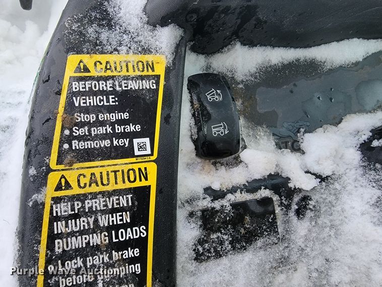 image for item LV9287 2016 John Deere 825i Gator  utility vehicle