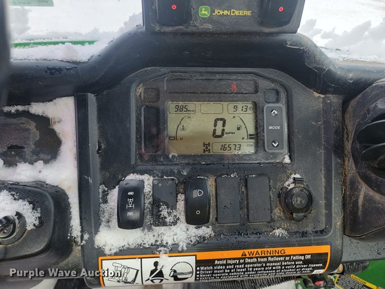 image for item LV9287 2016 John Deere 825i Gator  utility vehicle