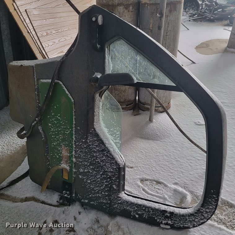 image for item LV9287 2016 John Deere 825i Gator  utility vehicle