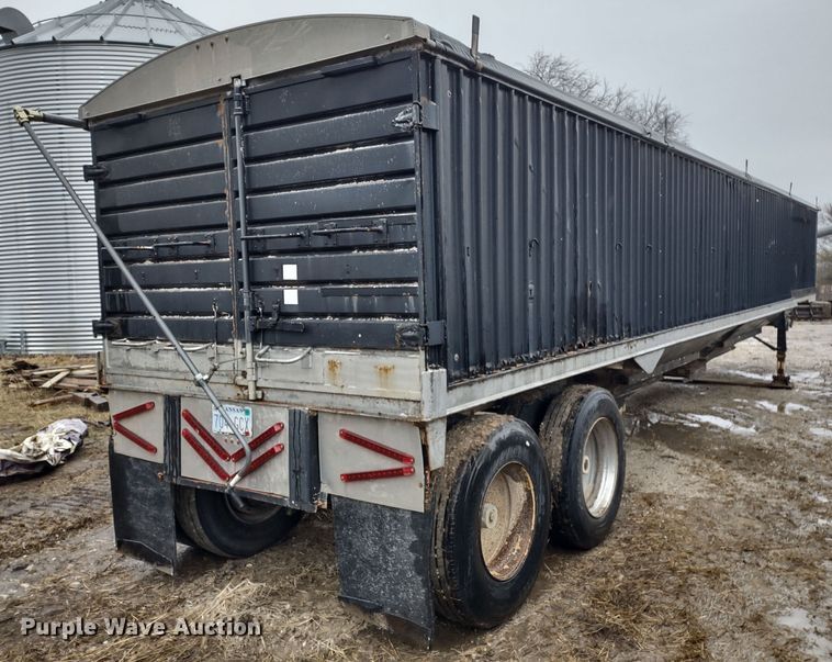 image for item MD9441 1977 Trailmobile  grain trailer
