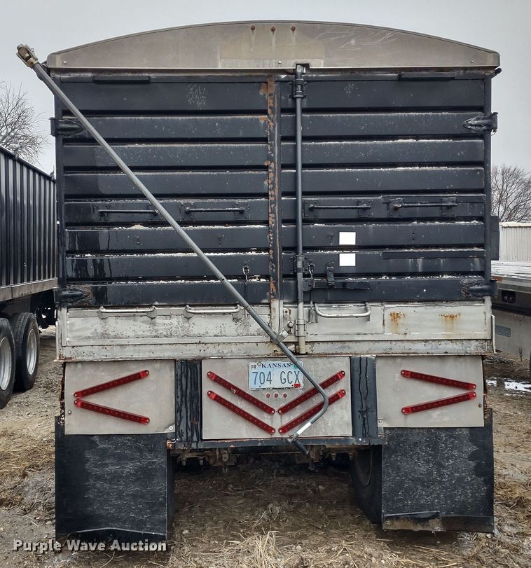 image for item MD9441 1977 Trailmobile  grain trailer