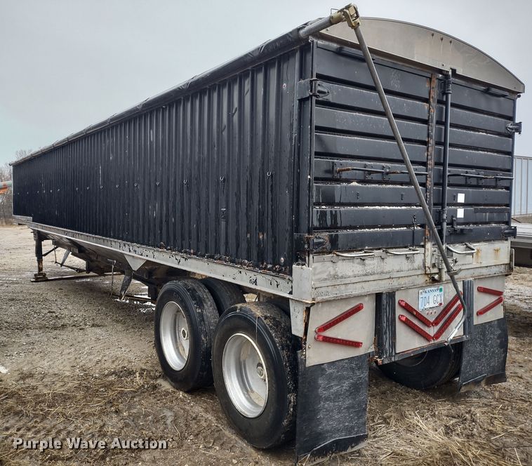 image for item MD9441 1977 Trailmobile  grain trailer