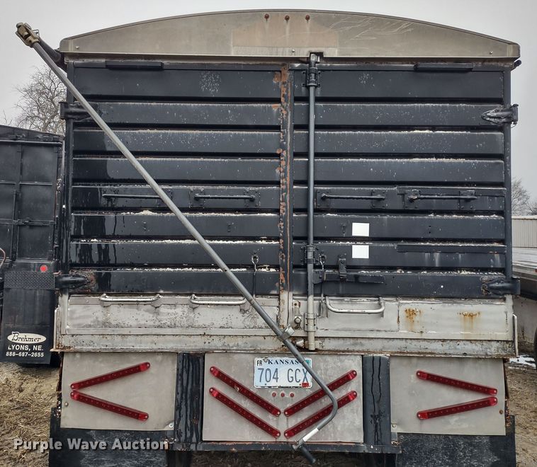image for item MD9441 1977 Trailmobile  grain trailer