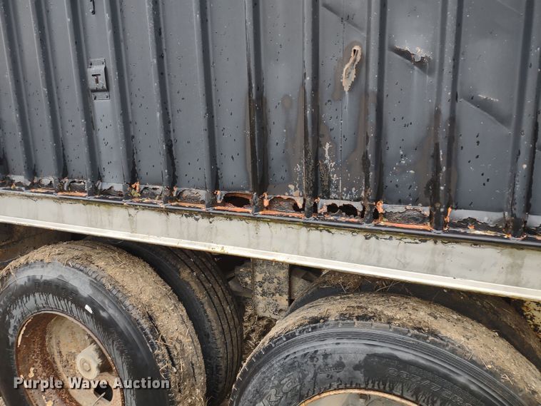 image for item MD9441 1977 Trailmobile  grain trailer