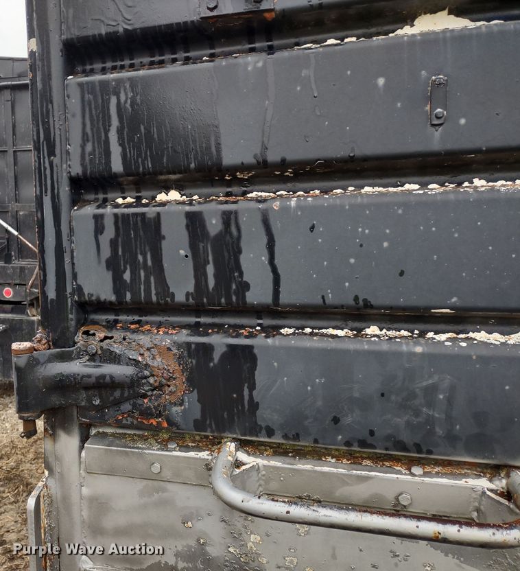 image for item MD9441 1977 Trailmobile  grain trailer