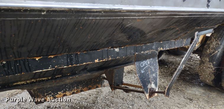 image for item MD9441 1977 Trailmobile  grain trailer