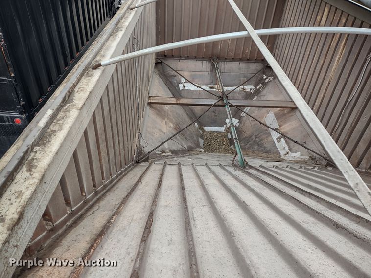 image for item MD9441 1977 Trailmobile  grain trailer