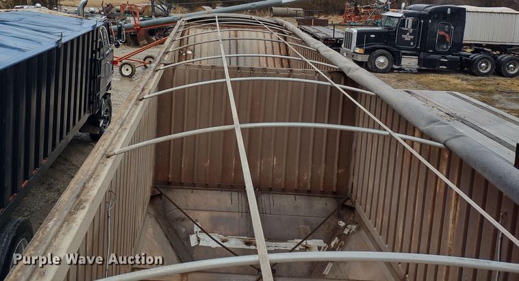 image for item MD9441 1977 Trailmobile  grain trailer