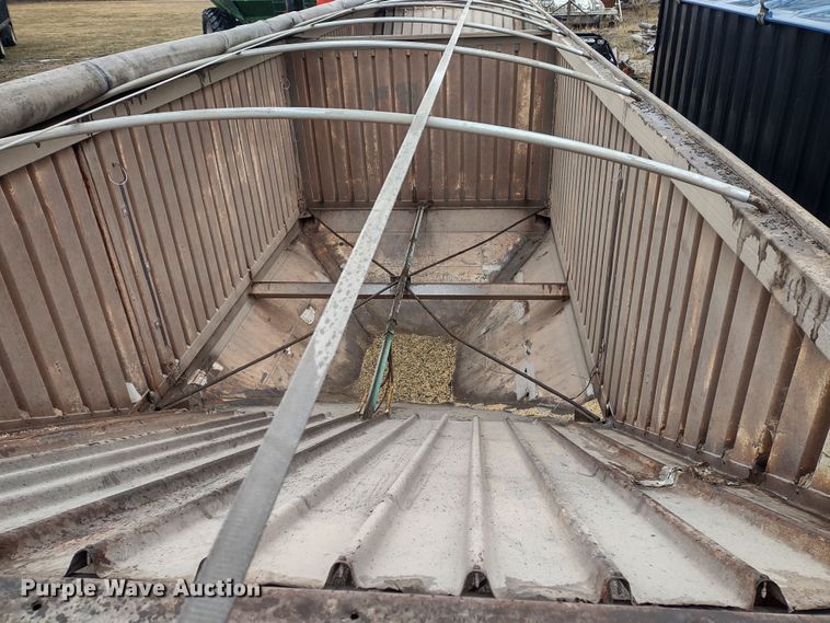 image for item MD9441 1977 Trailmobile  grain trailer