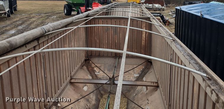 image for item MD9441 1977 Trailmobile  grain trailer