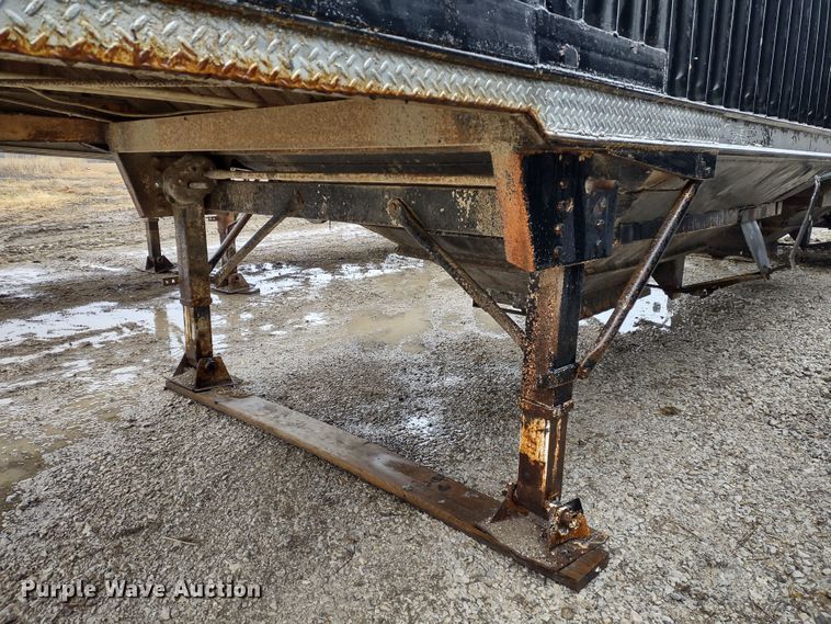 image for item MD9441 1977 Trailmobile  grain trailer