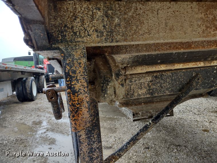 image for item MD9441 1977 Trailmobile  grain trailer