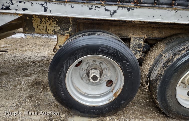 image for item MD9441 1977 Trailmobile  grain trailer