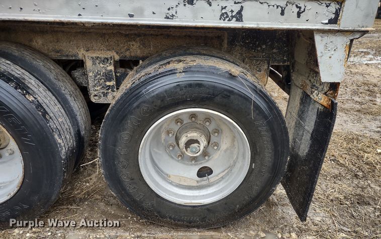 image for item MD9441 1977 Trailmobile  grain trailer