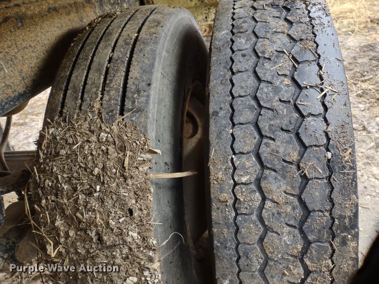 image for item MD9441 1977 Trailmobile  grain trailer