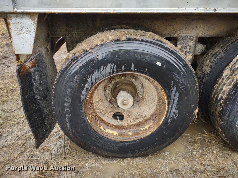 image for item MD9441 1977 Trailmobile  grain trailer