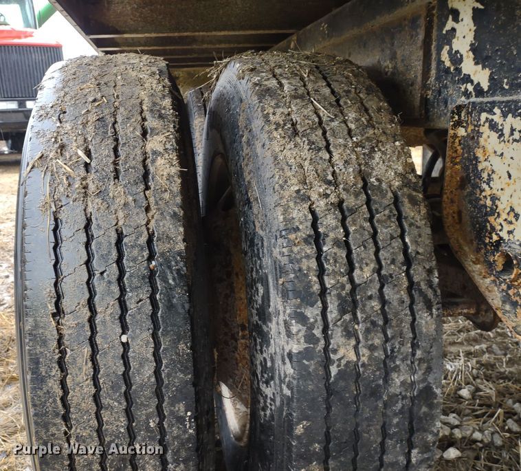 image for item MD9441 1977 Trailmobile  grain trailer