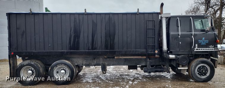 image for item MD9443 1979 International Transtar II  grain truck