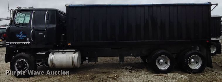 image for item MD9443 1979 International Transtar II  grain truck