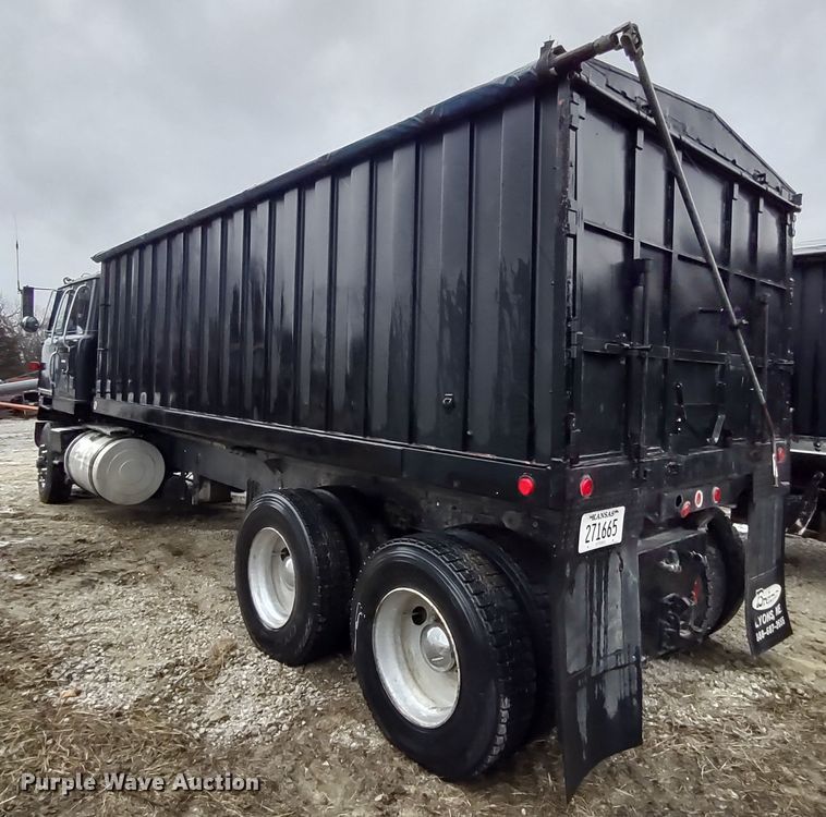 image for item MD9443 1979 International Transtar II  grain truck