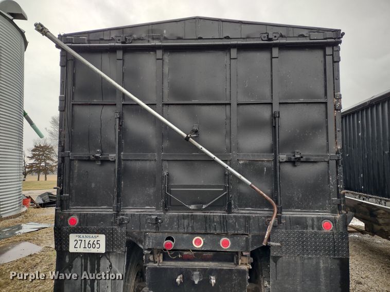 image for item MD9443 1979 International Transtar II  grain truck