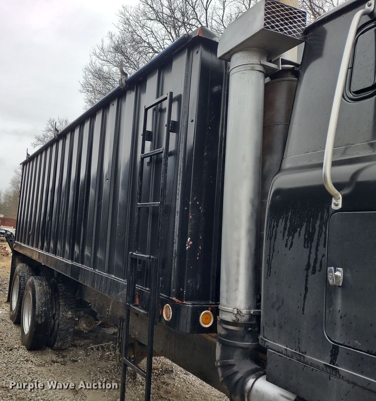 image for item MD9443 1979 International Transtar II  grain truck