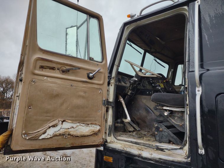 image for item MD9443 1979 International Transtar II  grain truck