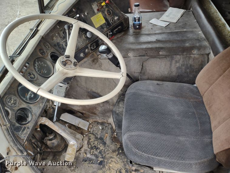 image for item MD9443 1979 International Transtar II  grain truck