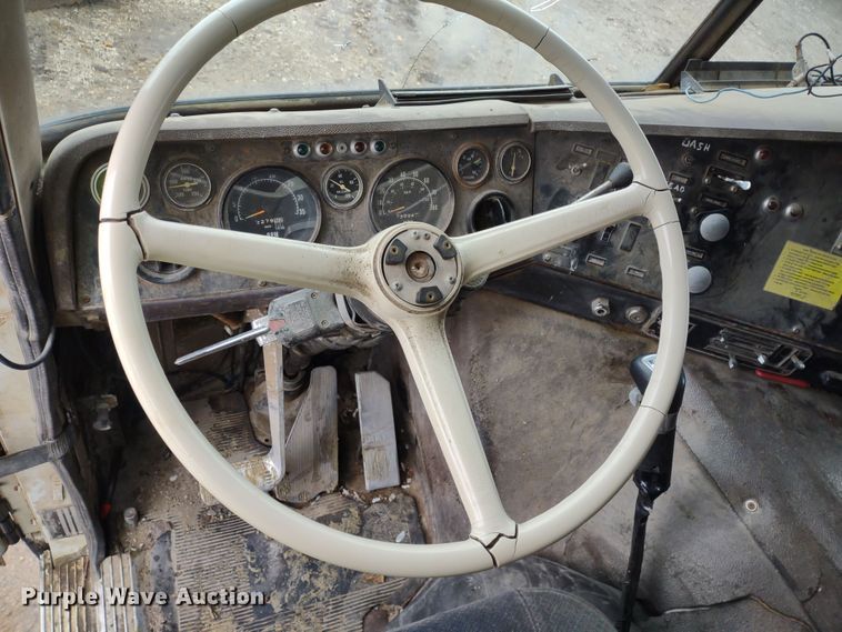 image for item MD9443 1979 International Transtar II  grain truck