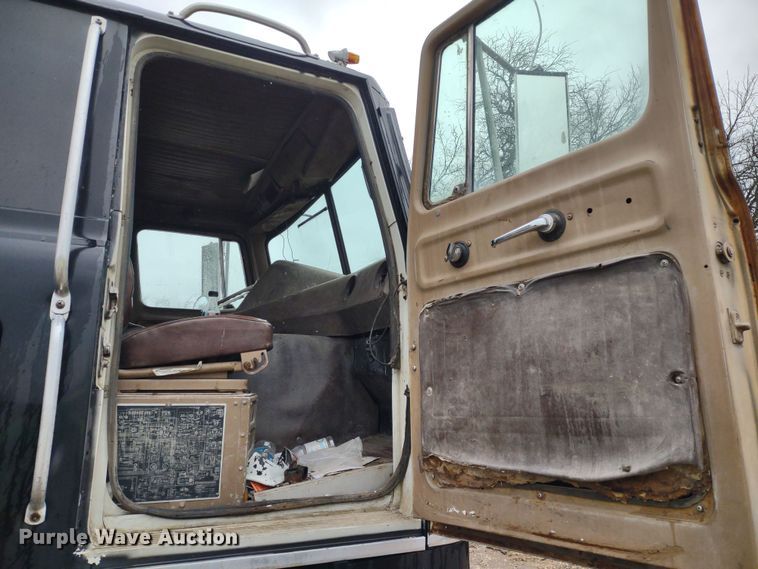 image for item MD9443 1979 International Transtar II  grain truck