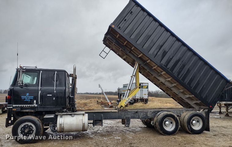 image for item MD9443 1979 International Transtar II  grain truck