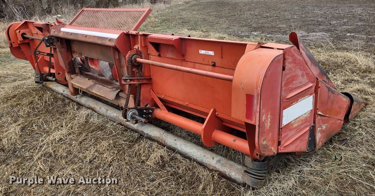 image for item MD9463 Massey Ferguson 1163  corn head