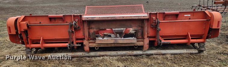 image for item MD9463 Massey Ferguson 1163  corn head