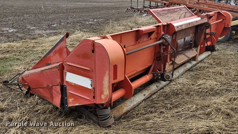 image for item MD9463 Massey Ferguson 1163  corn head