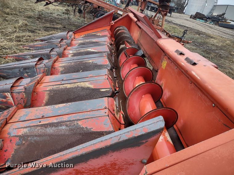 image for item MD9463 Massey Ferguson 1163  corn head