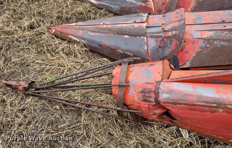 image for item MD9463 Massey Ferguson 1163  corn head