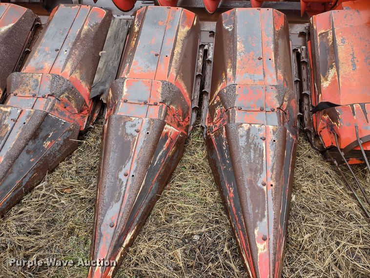 image for item MD9463 Massey Ferguson 1163  corn head