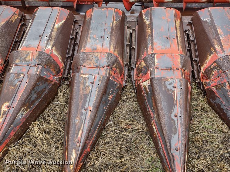 image for item MD9463 Massey Ferguson 1163  corn head