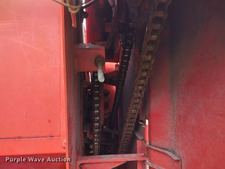 image for item MD9463 Massey Ferguson 1163  corn head