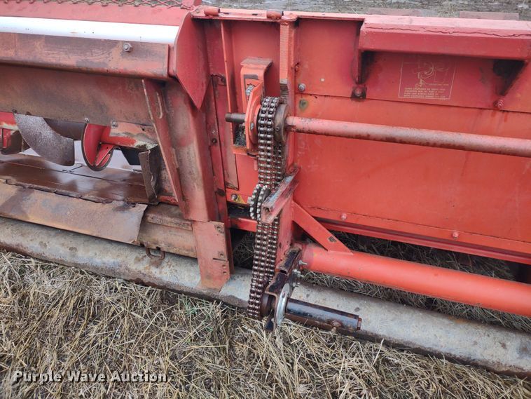 image for item MD9463 Massey Ferguson 1163  corn head