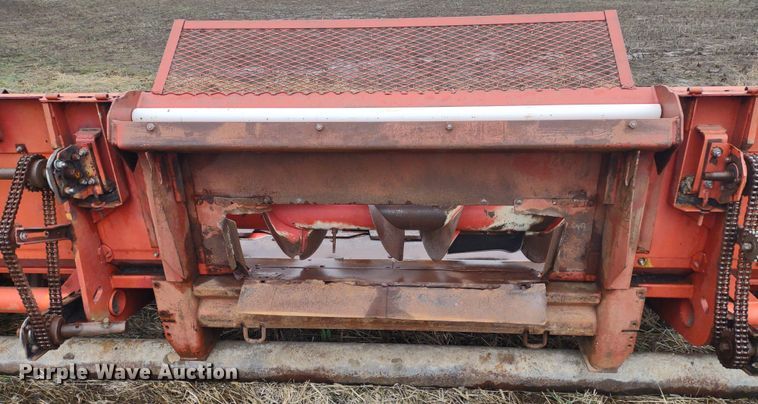 image for item MD9463 Massey Ferguson 1163  corn head