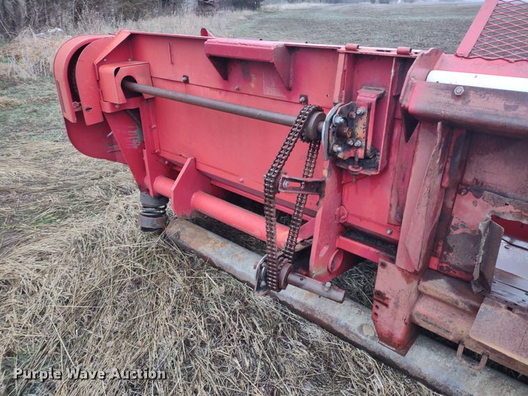 image for item MD9463 Massey Ferguson 1163  corn head