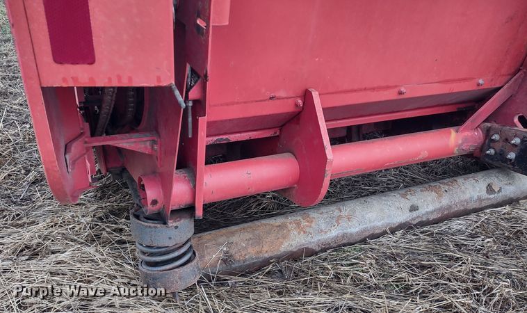 image for item MD9463 Massey Ferguson 1163  corn head