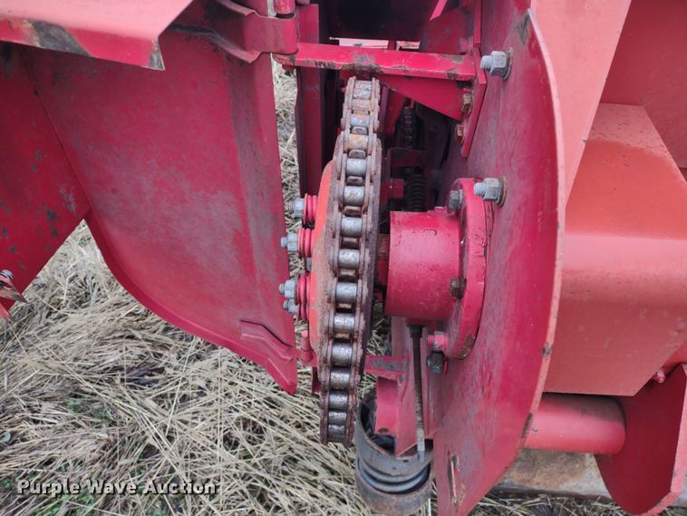image for item MD9463 Massey Ferguson 1163  corn head