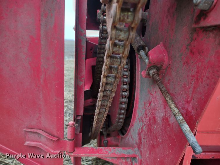 image for item MD9463 Massey Ferguson 1163  corn head