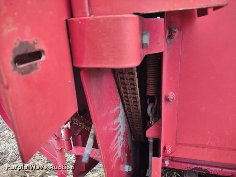 image for item MD9463 Massey Ferguson 1163  corn head