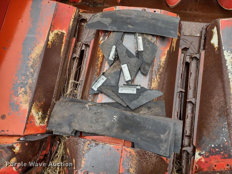 image for item MD9463 Massey Ferguson 1163  corn head