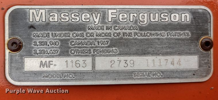 image for item MD9463 Massey Ferguson 1163  corn head